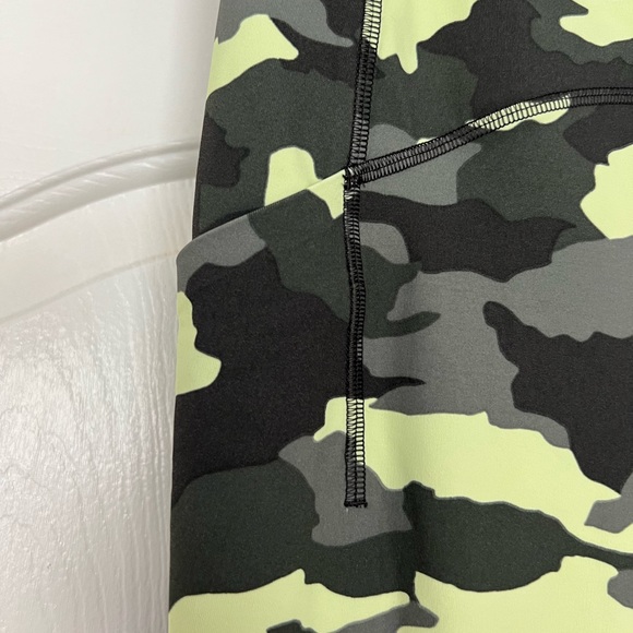 Lululemon Swift Speed HR Crop 21” with Pockets - Picture 3 of 5